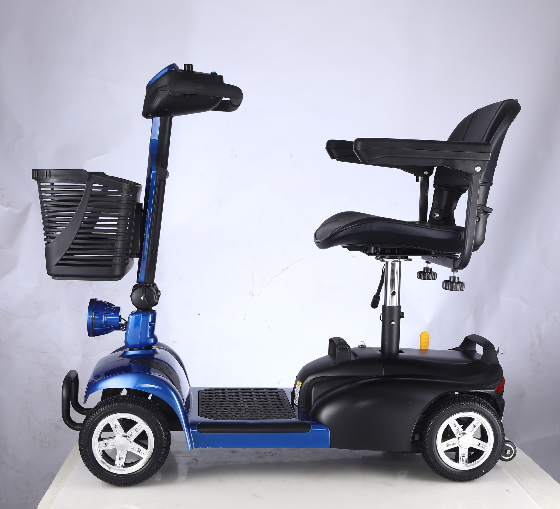 可折叠老年人电动代步车 残疾人老年人四轮电动车 老人代步工具