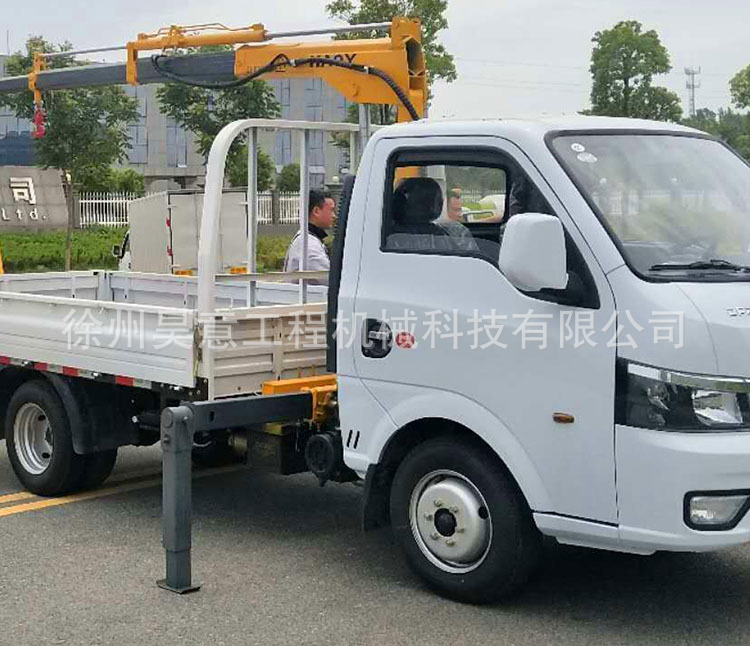 东风轻卡货车小吊机折臂式 1300公斤的吊机 厂家现货 能上户