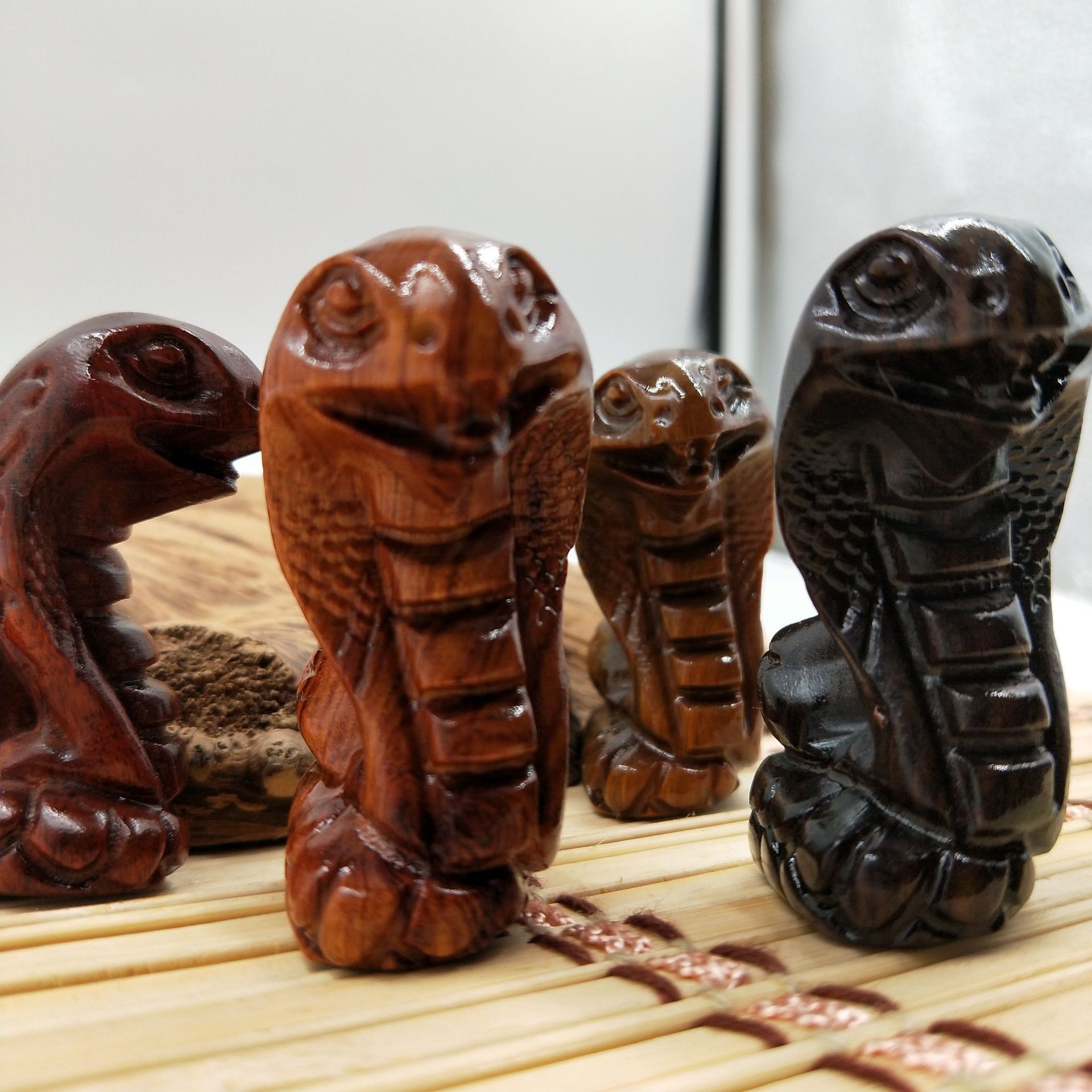 木质工艺品 手把件 生肖蛇 紫光檀 绿檀