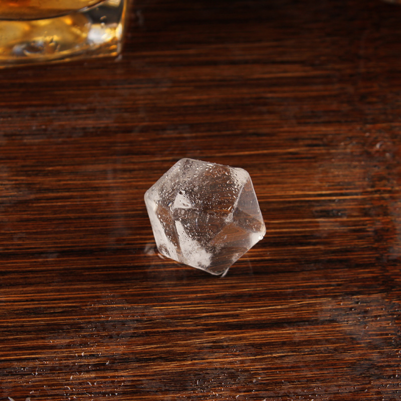 源头厂家西瓜红多面体恒温半宝石冰粒凉爽酒具用品冰镇石产品批发