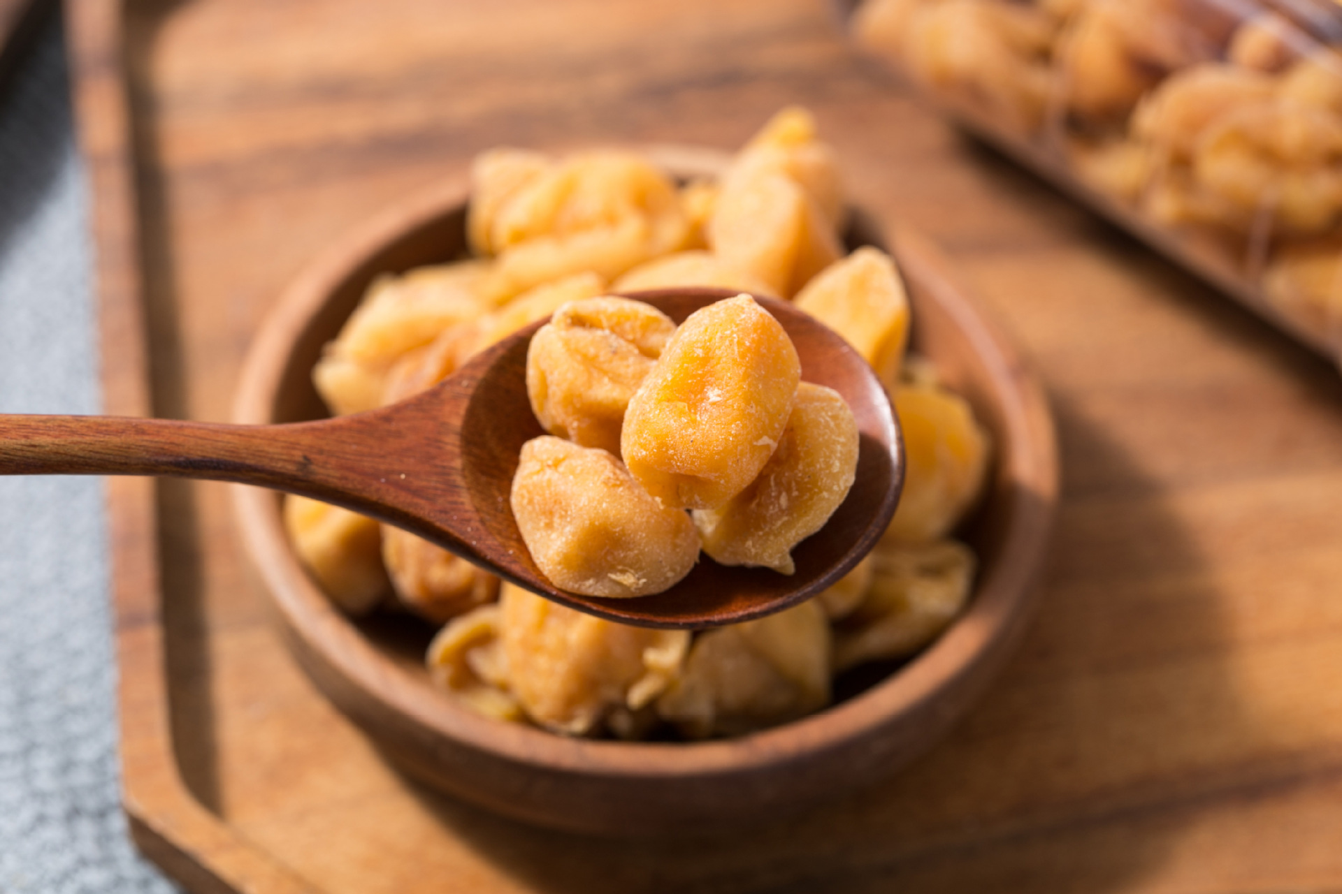 香港金冠爱莱客甘草黄皮135g无核黄皮干灌装休闲食品蜜饯果干零食