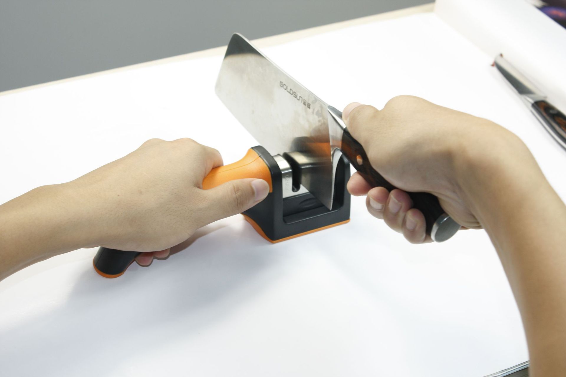 手柄磨刀器陶瓷磨刀石厨房刀具多能功手动磨刀神器不锈钢