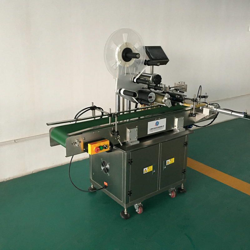 l面透明标签封口自动贴标机 转角贴标签机器 一标两面商标机