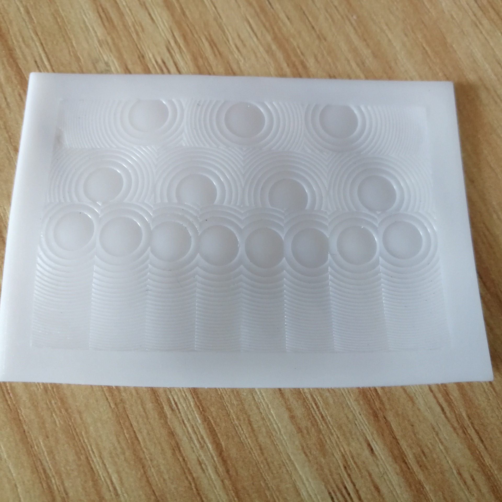 方式pe材料,无毒,抗腐蚀,环保,透光好菲涅尔镜片是红外线探头的"眼镜"