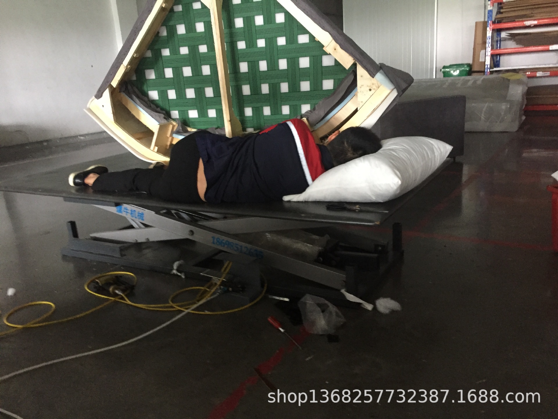 厂家直销海宁嘉兴杭州沙发扪皮工作台钉架扪工气动旋转升降工作台