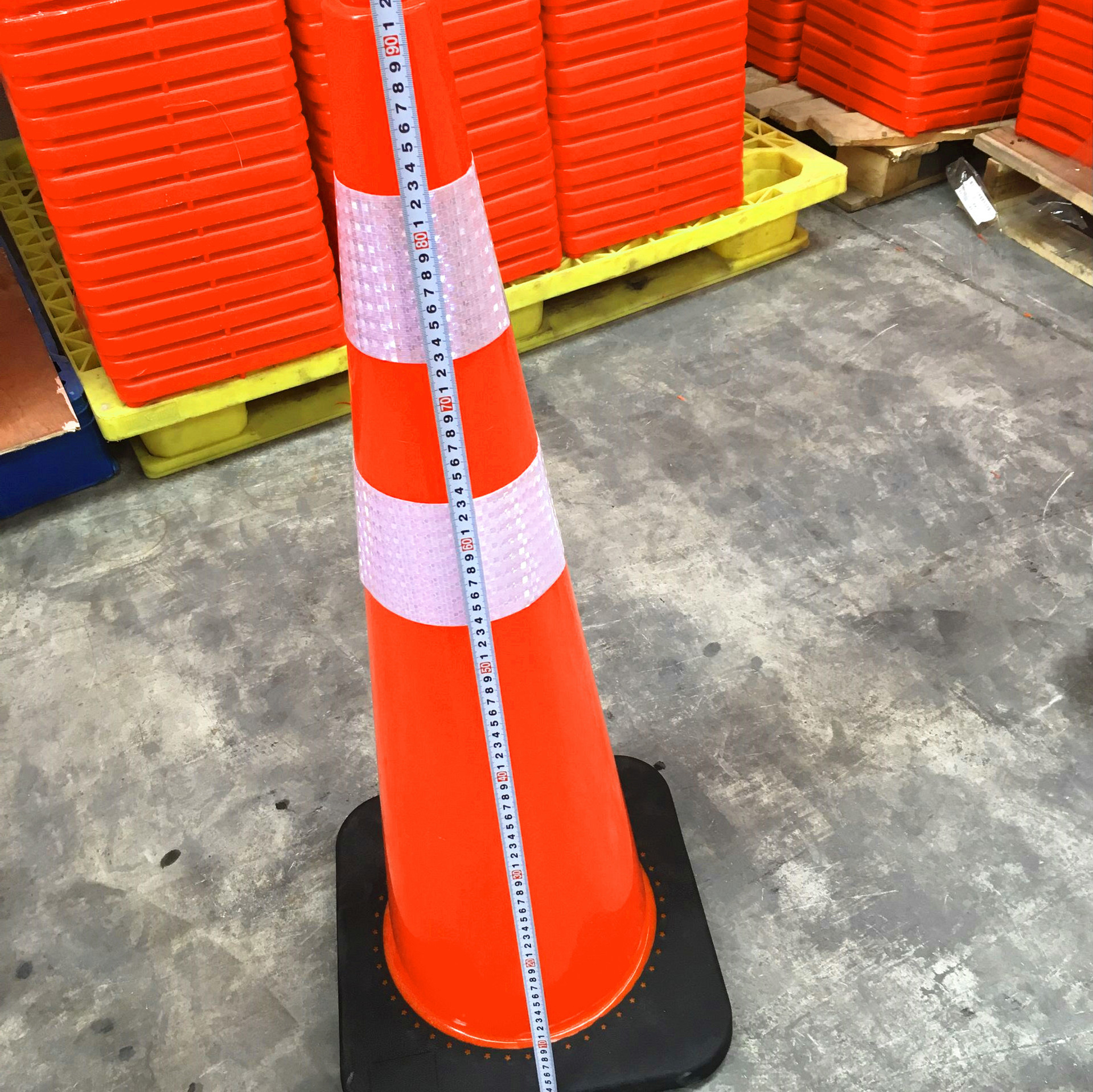 2kg全新料黑色底pvc路锥软路障弹性雪糕筒反光锥