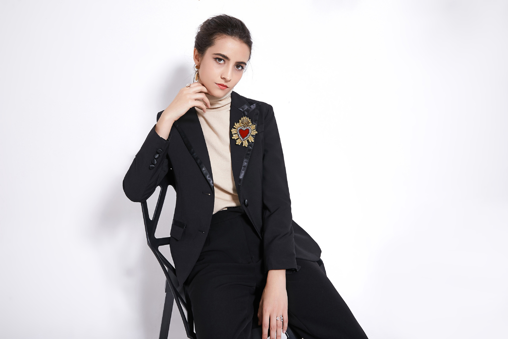 2019秋冬新款 时尚创意爱心刺绣西装女款 厂家直销 批发