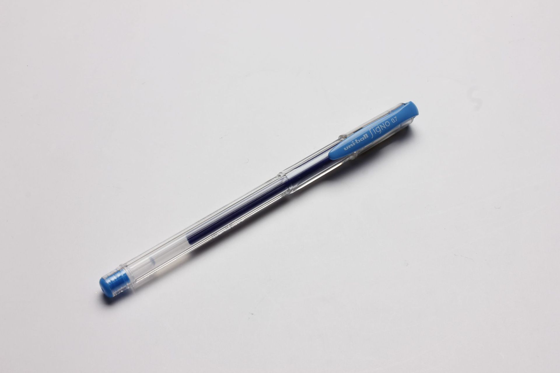 日本三菱um-100中性笔 三菱彩色中性笔水笔um100水性笔签字笔批发