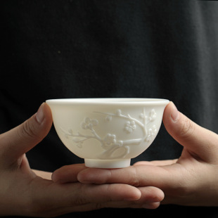 静松白瓷羊脂玉陶瓷茶杯素烧浮雕梅花主人杯品茗杯功夫茶碗茶具