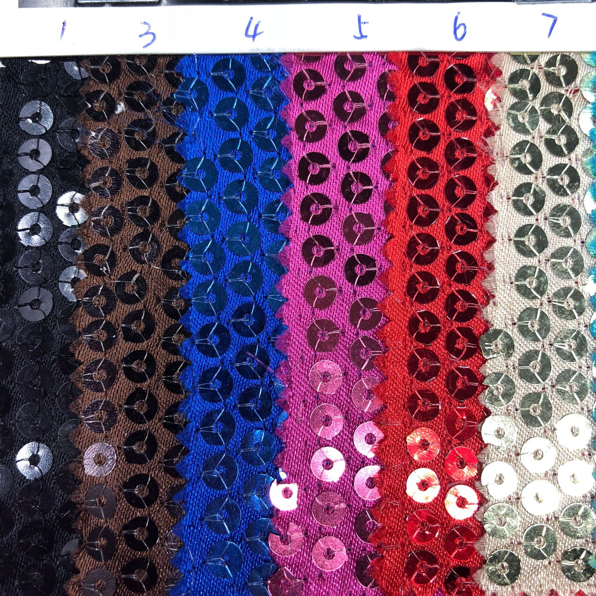 现货5mm亮片加密满版定位绣花布 5mm鱼鳞翻面珠片布箱包服装布