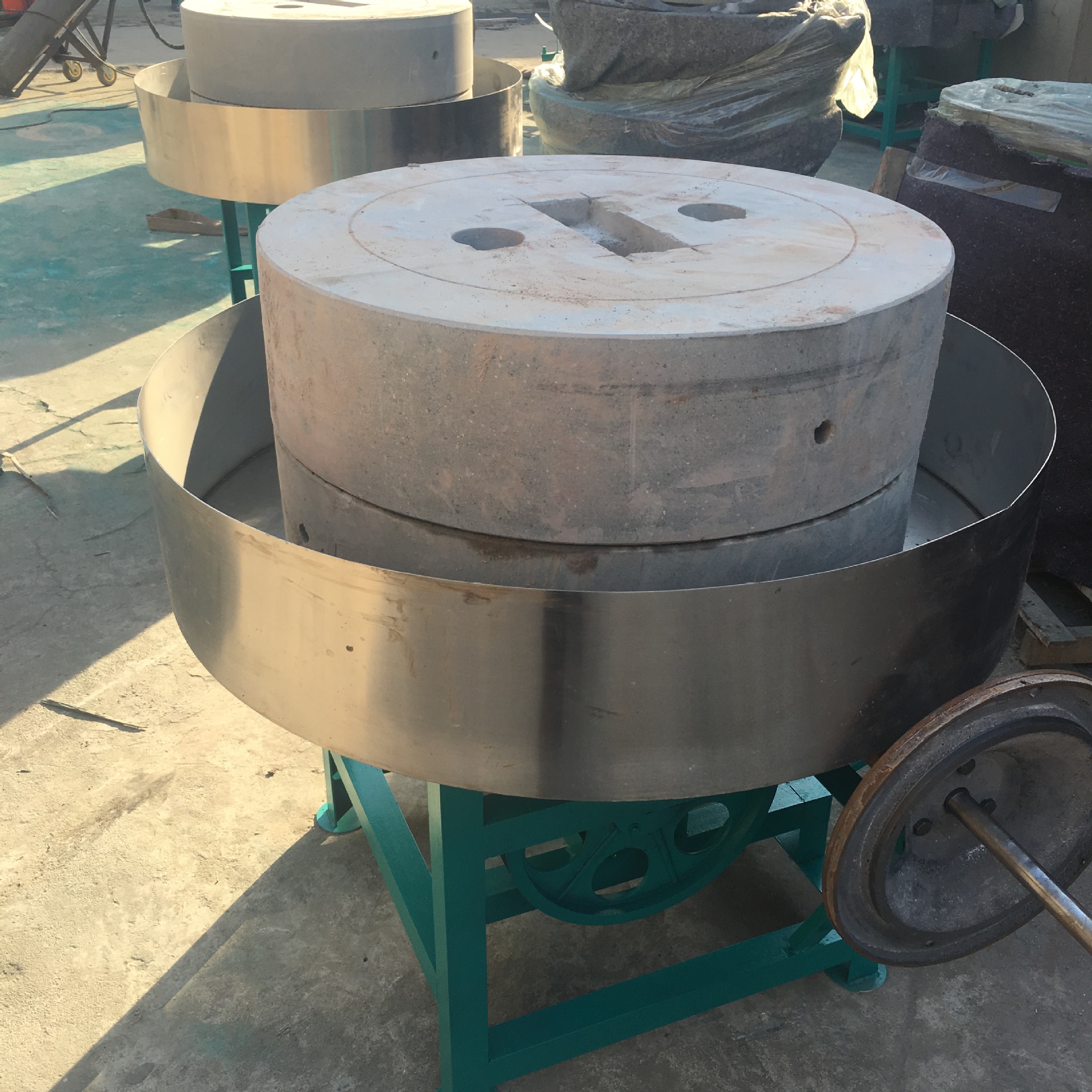 多功能电动石磨面粉机 全自动豆腐豆浆石磨机 玉米面粉石磨机