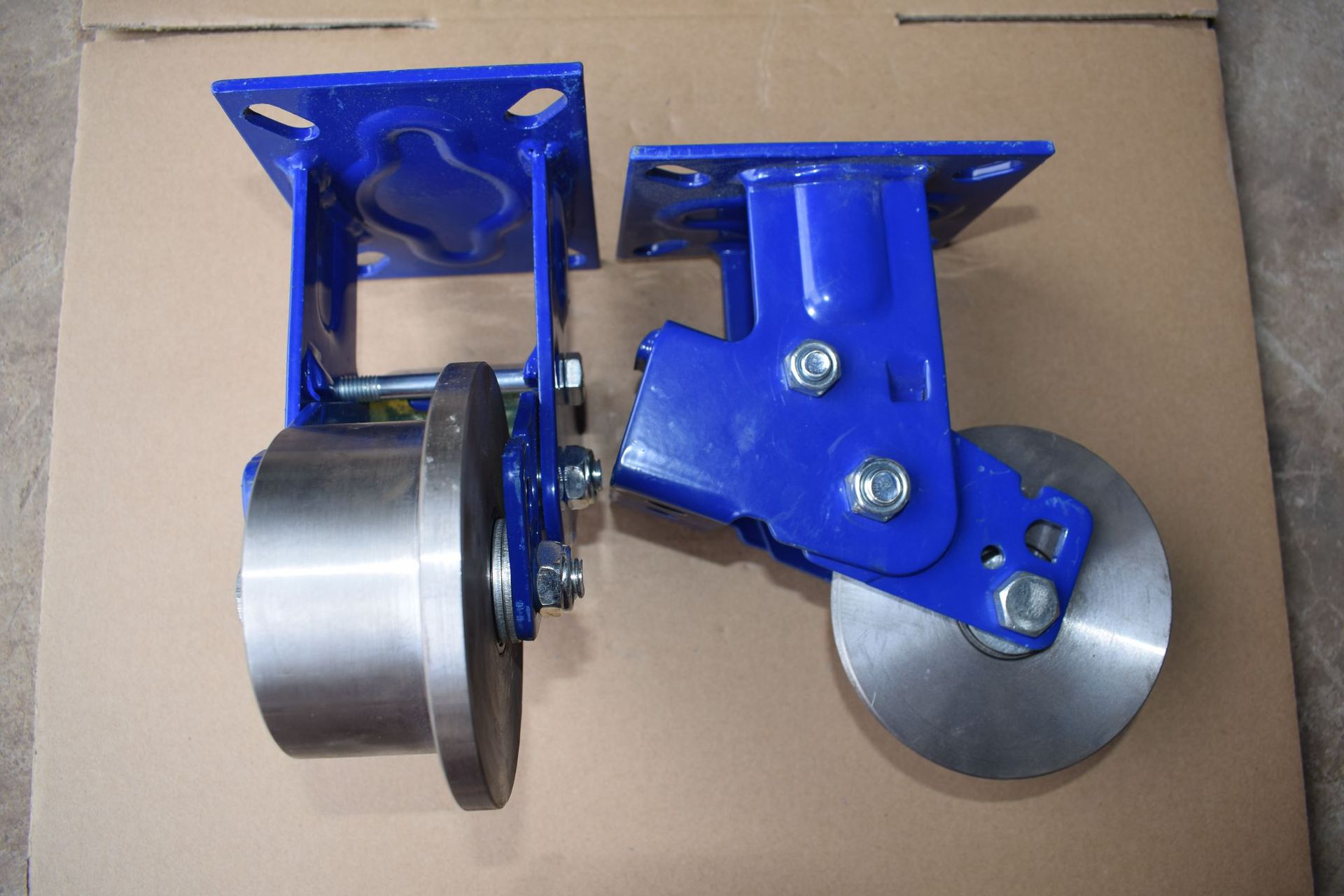 轨道平板车,火车轨道,手推车,矿业输送设备,矿车滑轨等轮宽按客户要求