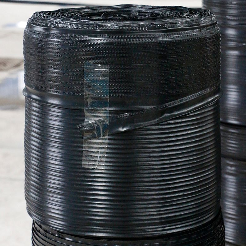 批量供应不易磨损迷宫式滴灌带 价格合理物美价廉迷宫式滴灌带