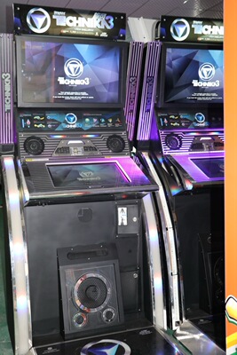 dj旋风3代,有2台原来正品 现货供应中 音乐机 大型游戏