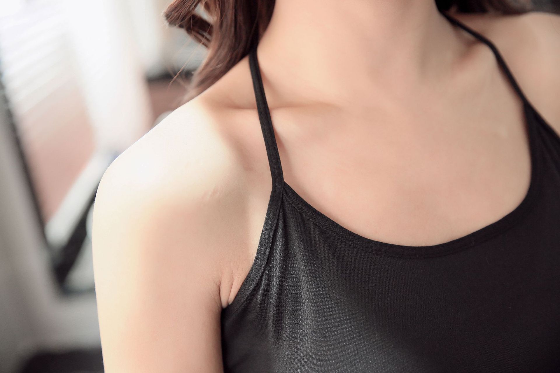 短款修身小吊带裹胸女学生细肩带内搭防走光百搭抹胸性感夏打底衫