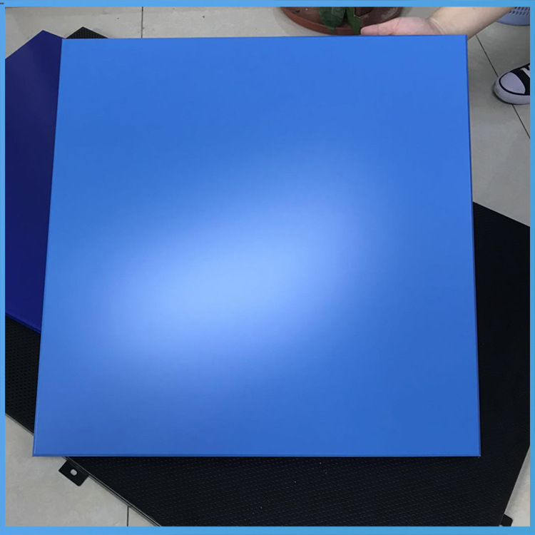 天蓝色铝扣板厂家供应鲜色铝方板天花装饰任意颜色可做