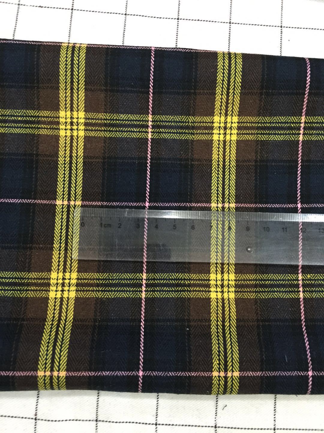 21支色织涤棉混纺格子布衬衫面料现货人字形格子现货供应