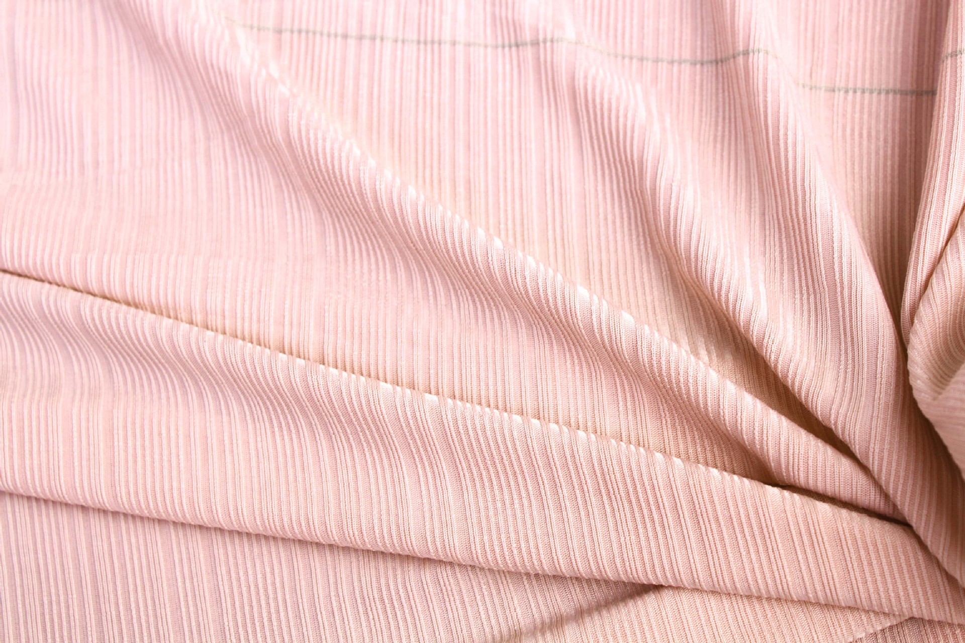 裸粉色针织冰丝条纹布料 色织水流线竖条纹垂感 柔软透气弹力面料