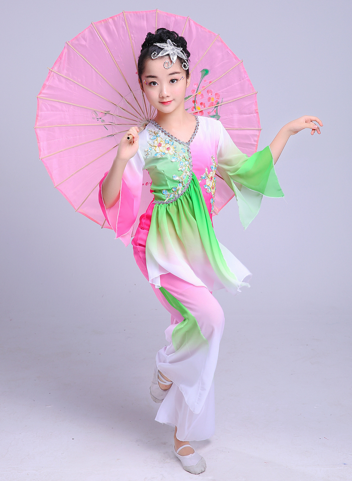 新款儿童民族舞蹈服装水袖舞蹈六一儿童演出服古典舞秧歌服现代舞