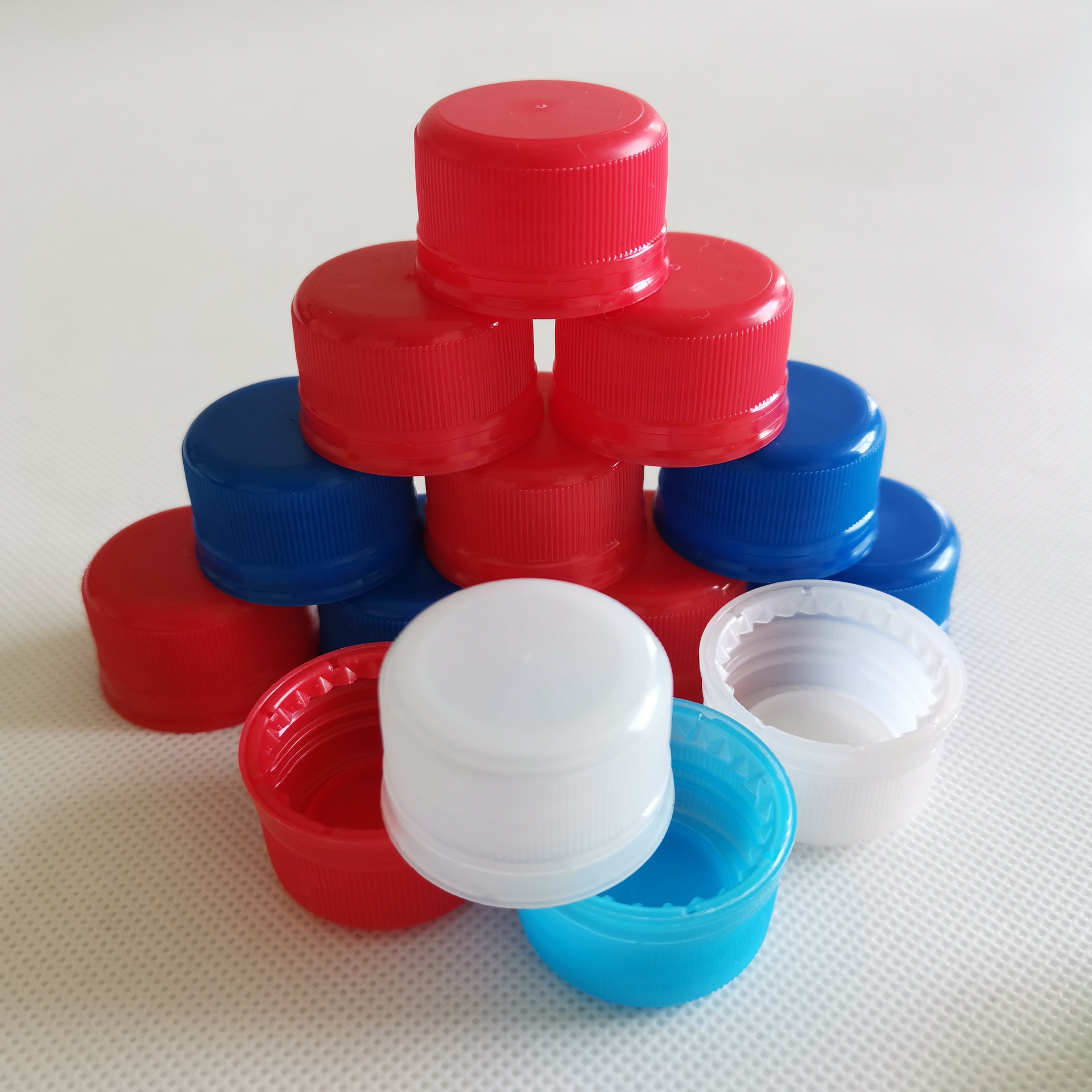 厂家直供28口瓶盖28牙标准口径矿泉水瓶盖塑料盖饮料盖