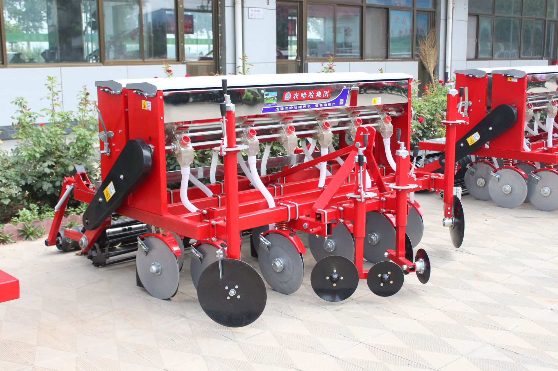 农哈哈厂家直销 12行小麦播种机 旱稻直播机 多功能播种机