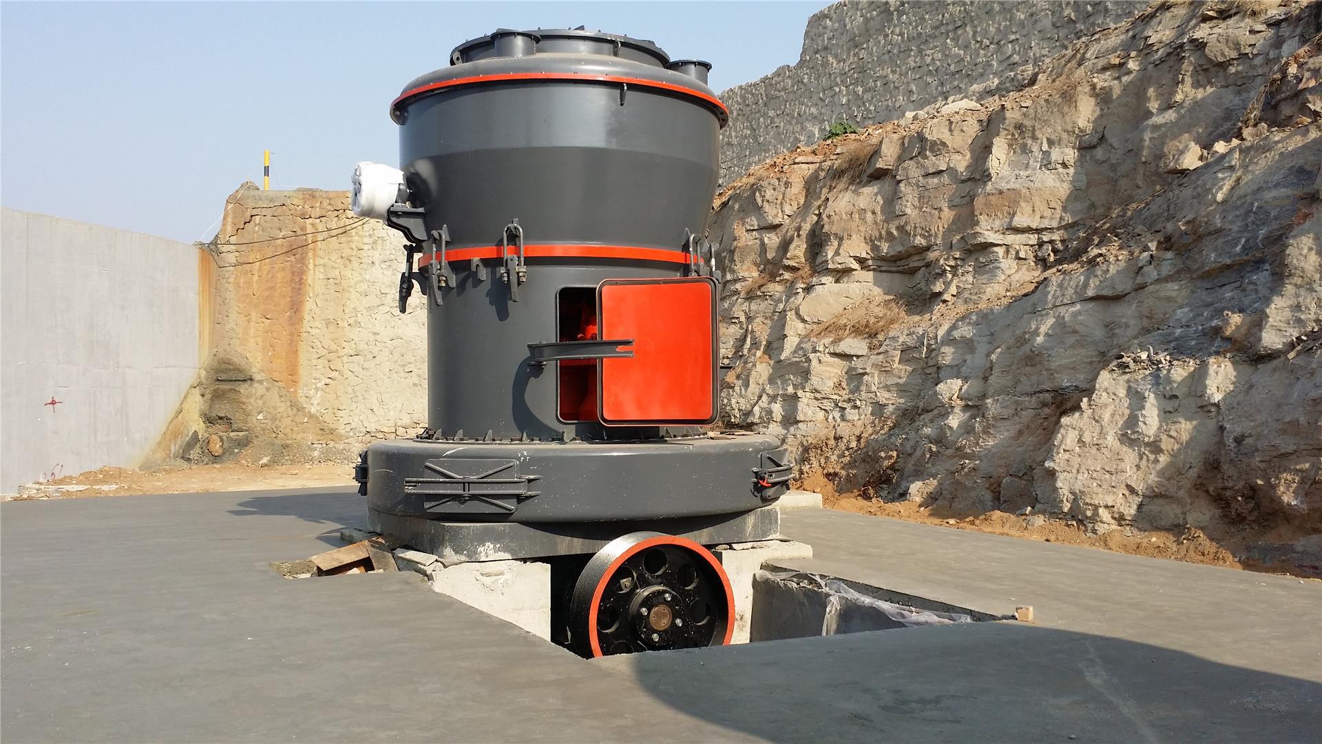 石灰岩磨粉机 硅矿石磨粉机 硅灰石粉碎机 产量高 厂家质量保证