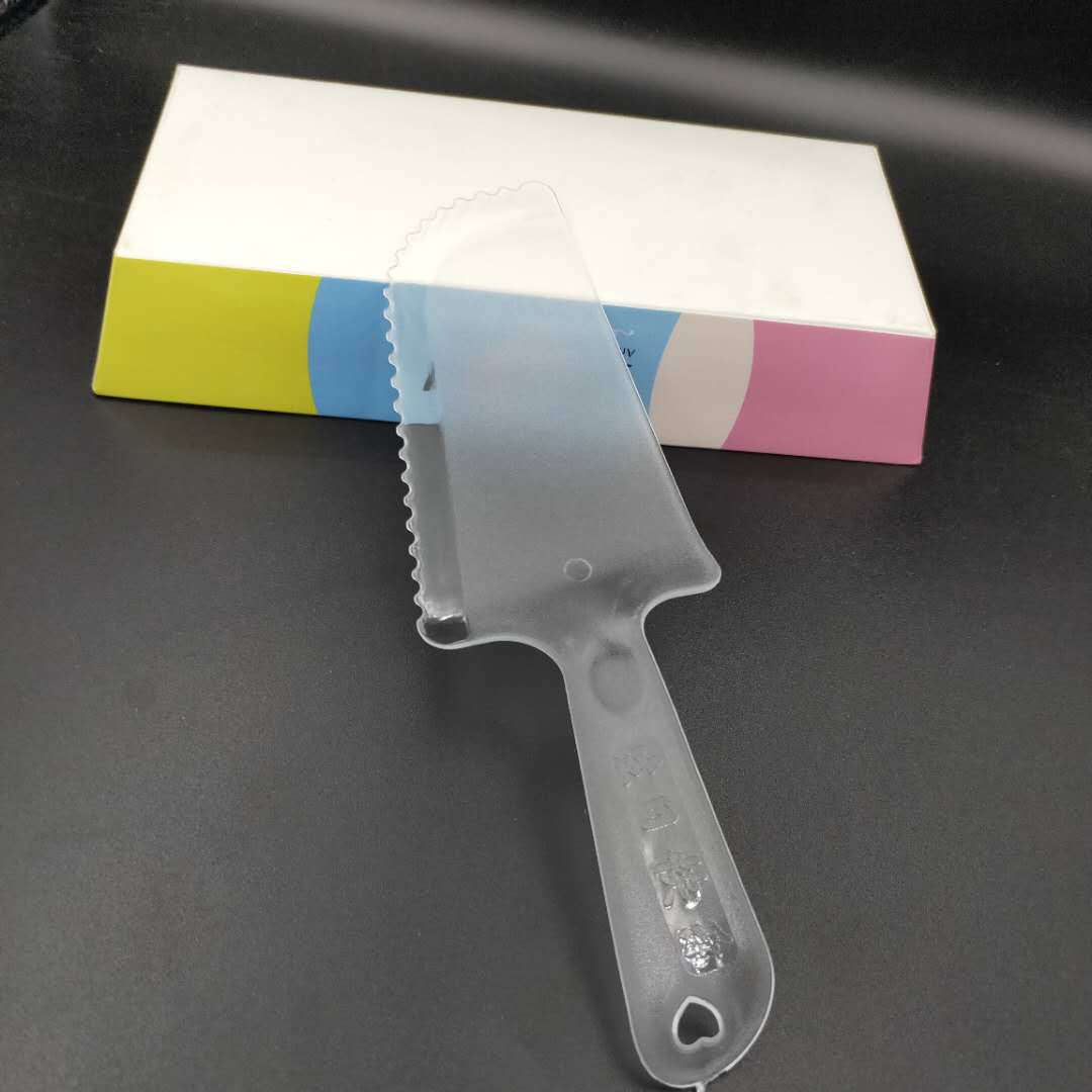 厂家直销塑料蛋糕切刀 一次性塑料刀独立包装带锯齿黑色透明刀