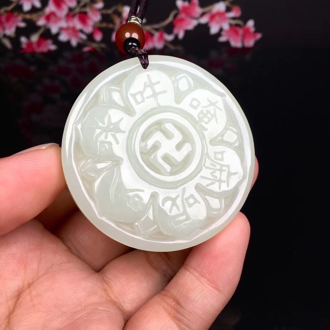 厂家直销新疆和田玉白玉六字真言吊坠男女款招财驱魔玉挂件送证书