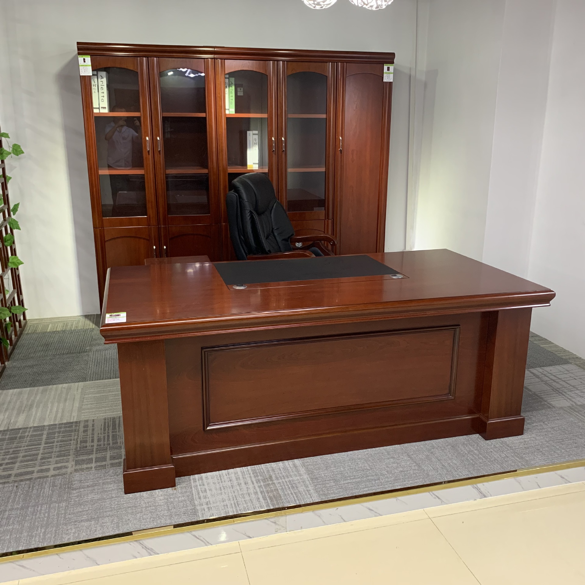 厂家直销老板桌主管桌办公桌办公台职员桌子油漆贴实木木皮密度板