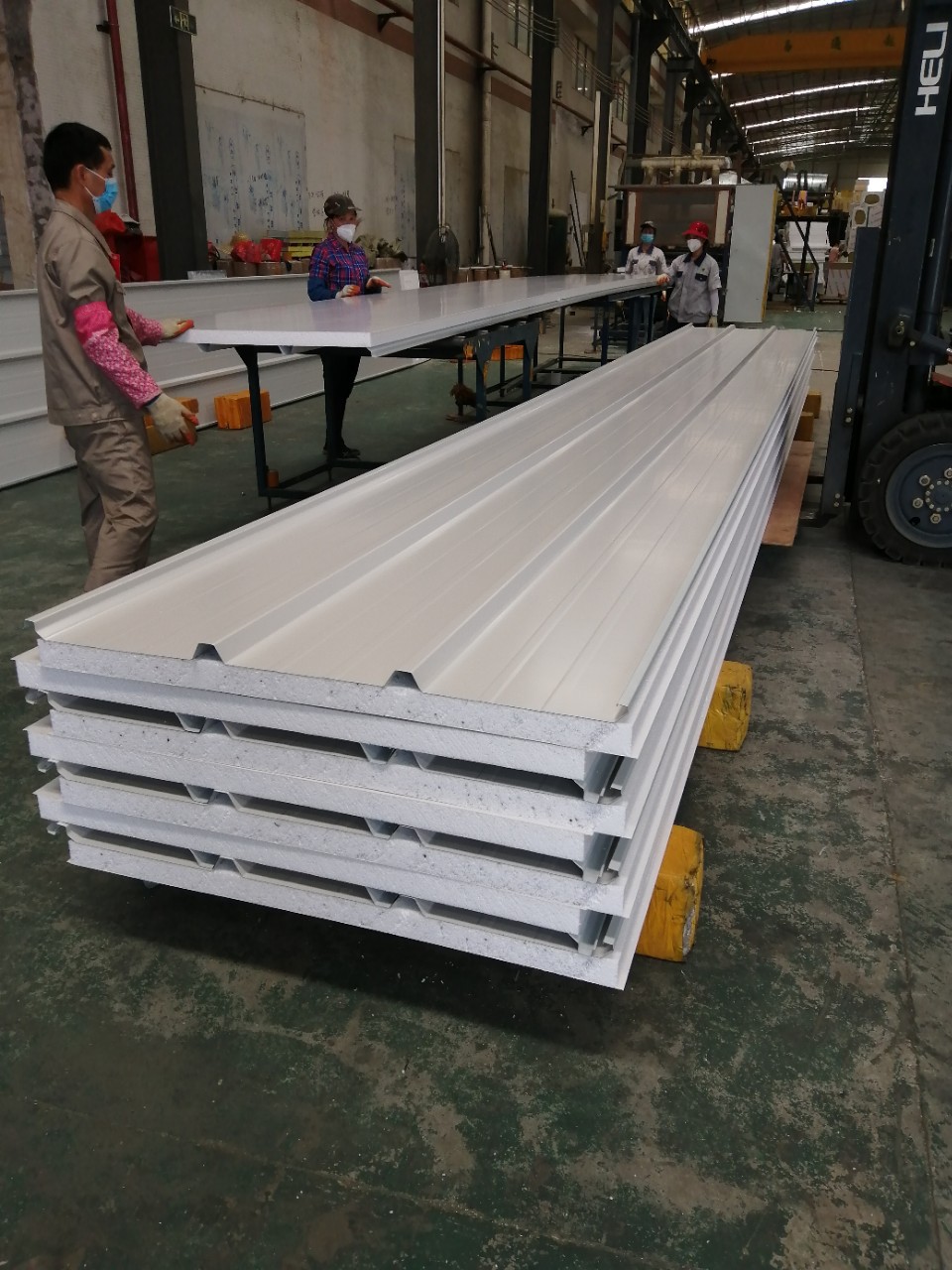 彩钢泡沫夹心板泡沫夹心瓦板pvc泡沫瓦阻燃隔热防水防潮