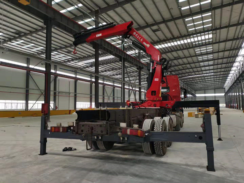 15吨折臂吊单独吊机价格图片改装 臂长18.3米 5节油缸伸缩臂