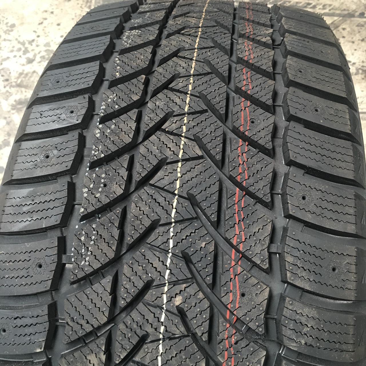 玛珂玛雪地轮胎255/50r21 285/45r21 适配劳斯莱斯古思特宾利x7