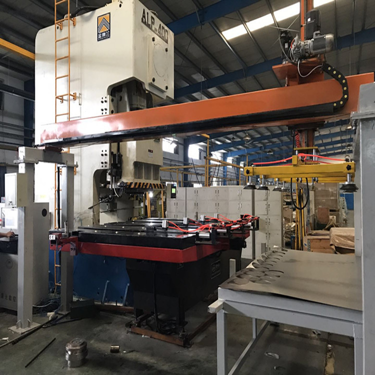 滨州德州平板冲床自动送料机 数控冲床自动上料机 全自动冲孔机