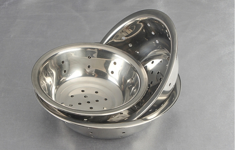 厂家直销加厚不锈钢巢斗漏孔马斗马兜滤水漏斗漏碗带孔碗配菜盘碟