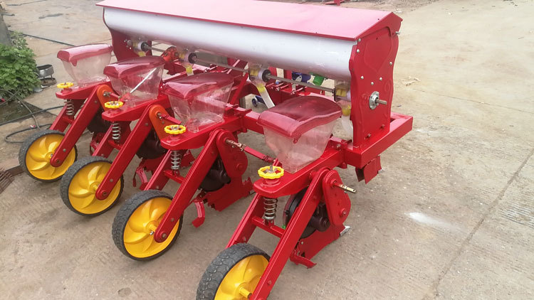 灭茬播种机 四轮拖拉机带4行玉米播种机 悬浮玉米精播机 播种机