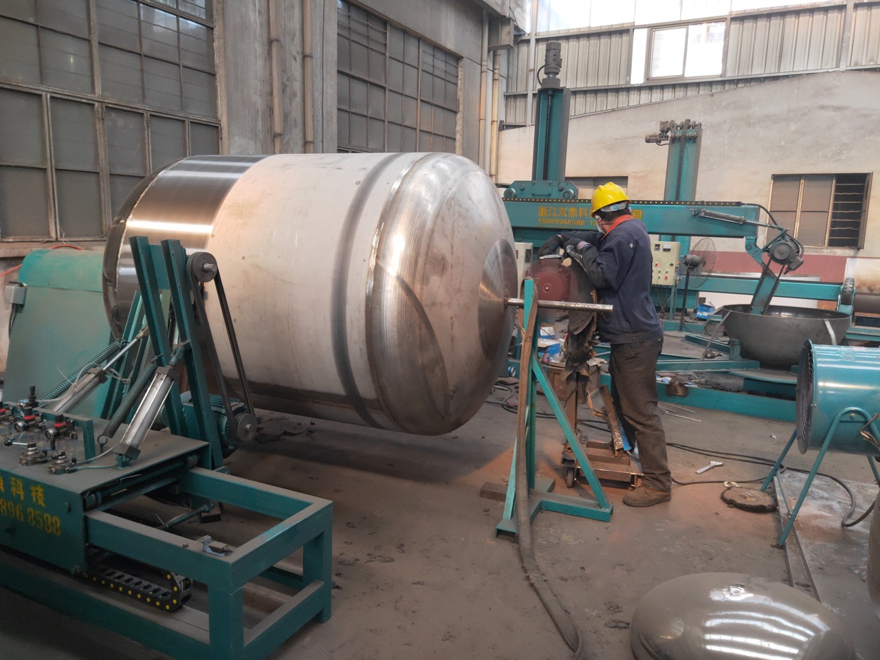 专业生产封头抛光机,罐体抛光机,封头筒体一体抛光机