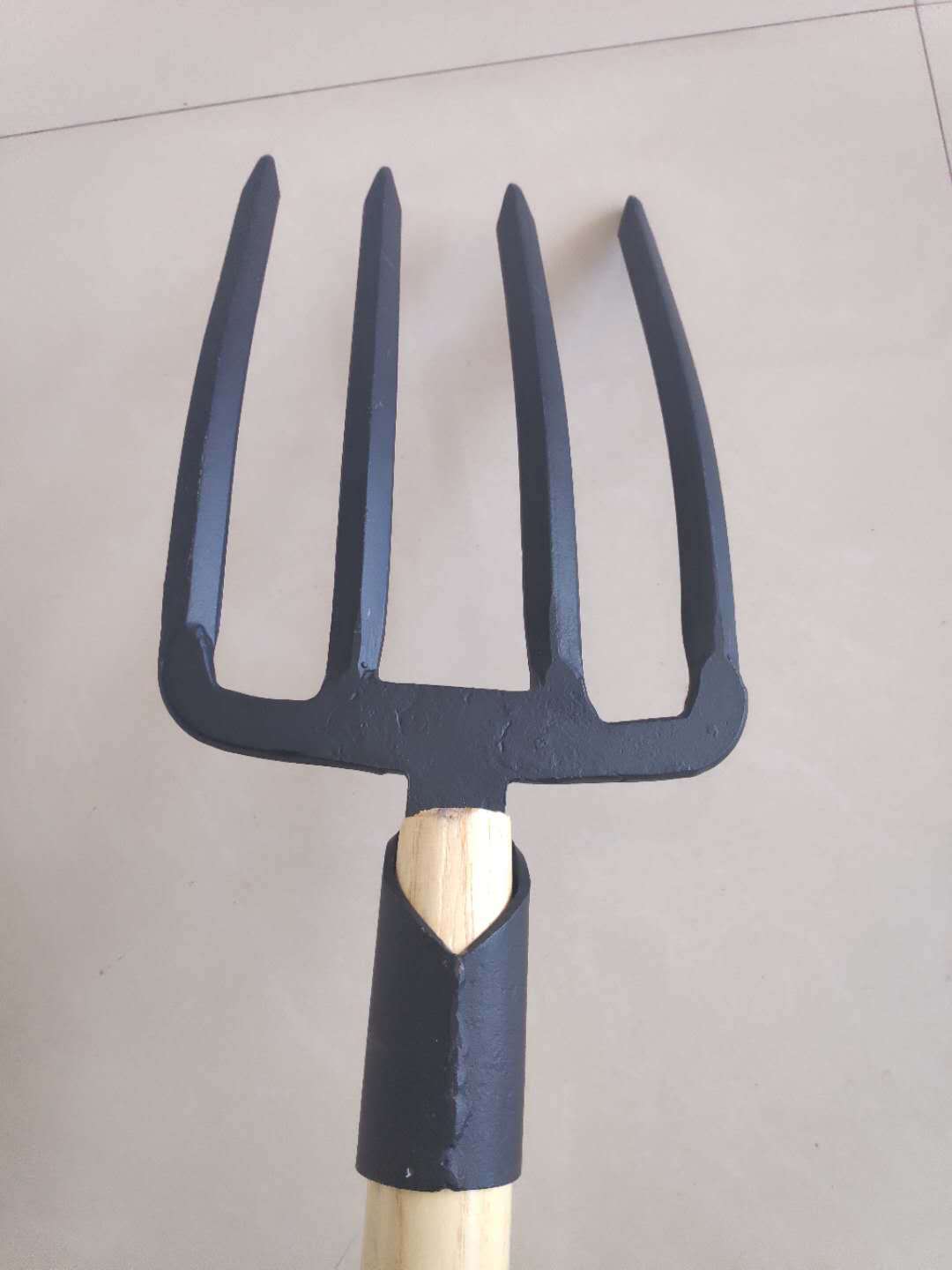 四齿钢叉