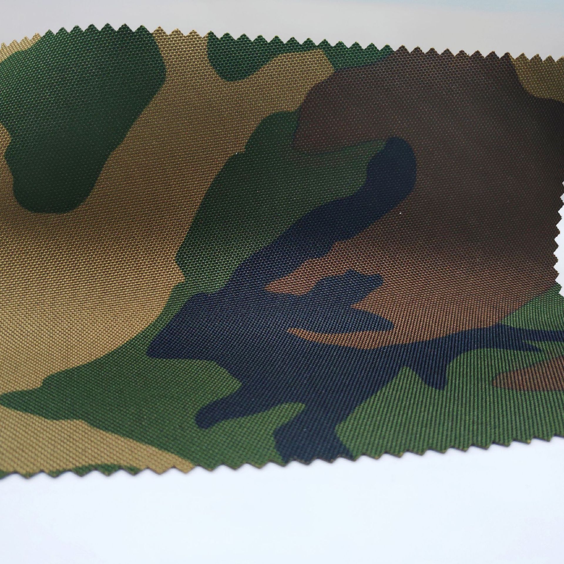 厂家直销 高质量900dpvc数码迷彩印花大量现货批发 学生书包面料