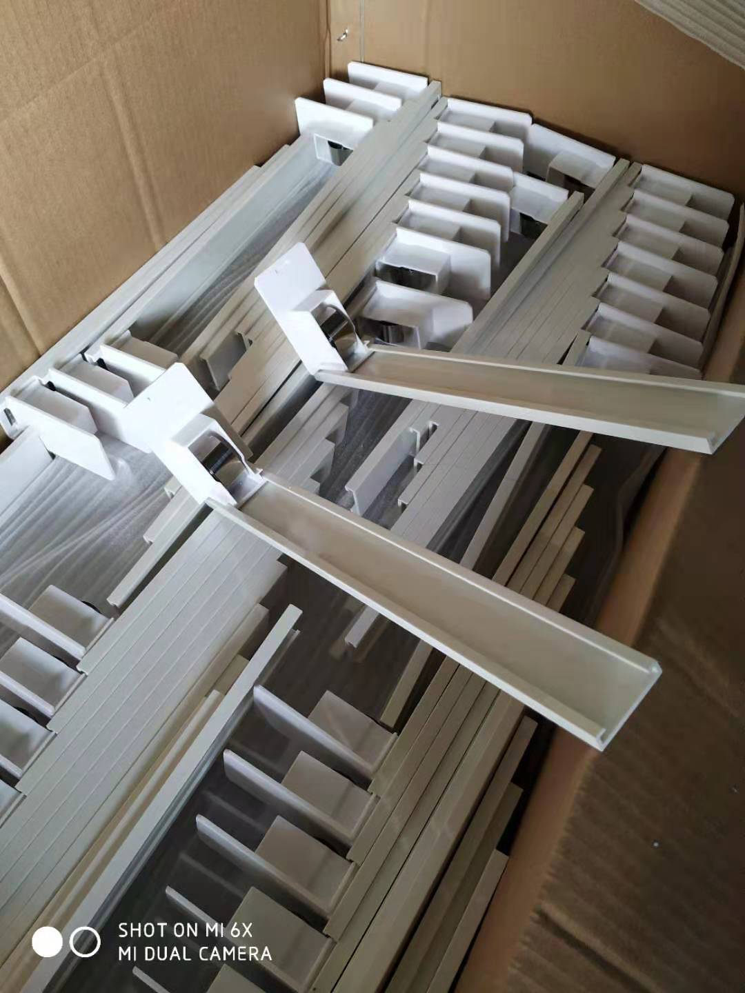 白色推进器亚克力烟柜推进器药店便利店货架推进器长条推拉器透明