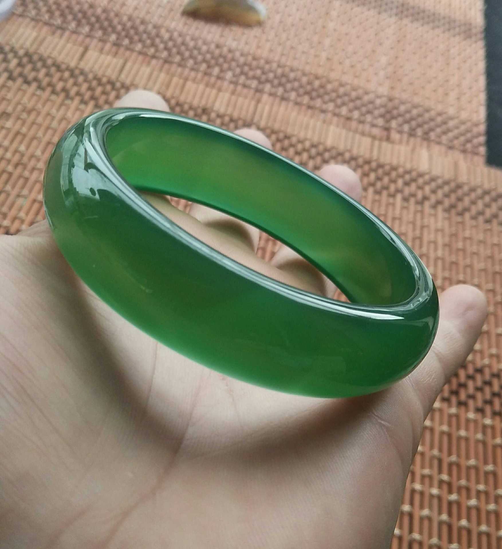 镇平手镯厂家批发巴西绿玉髓手镯女款玛瑙玉镯子少女翡翠色