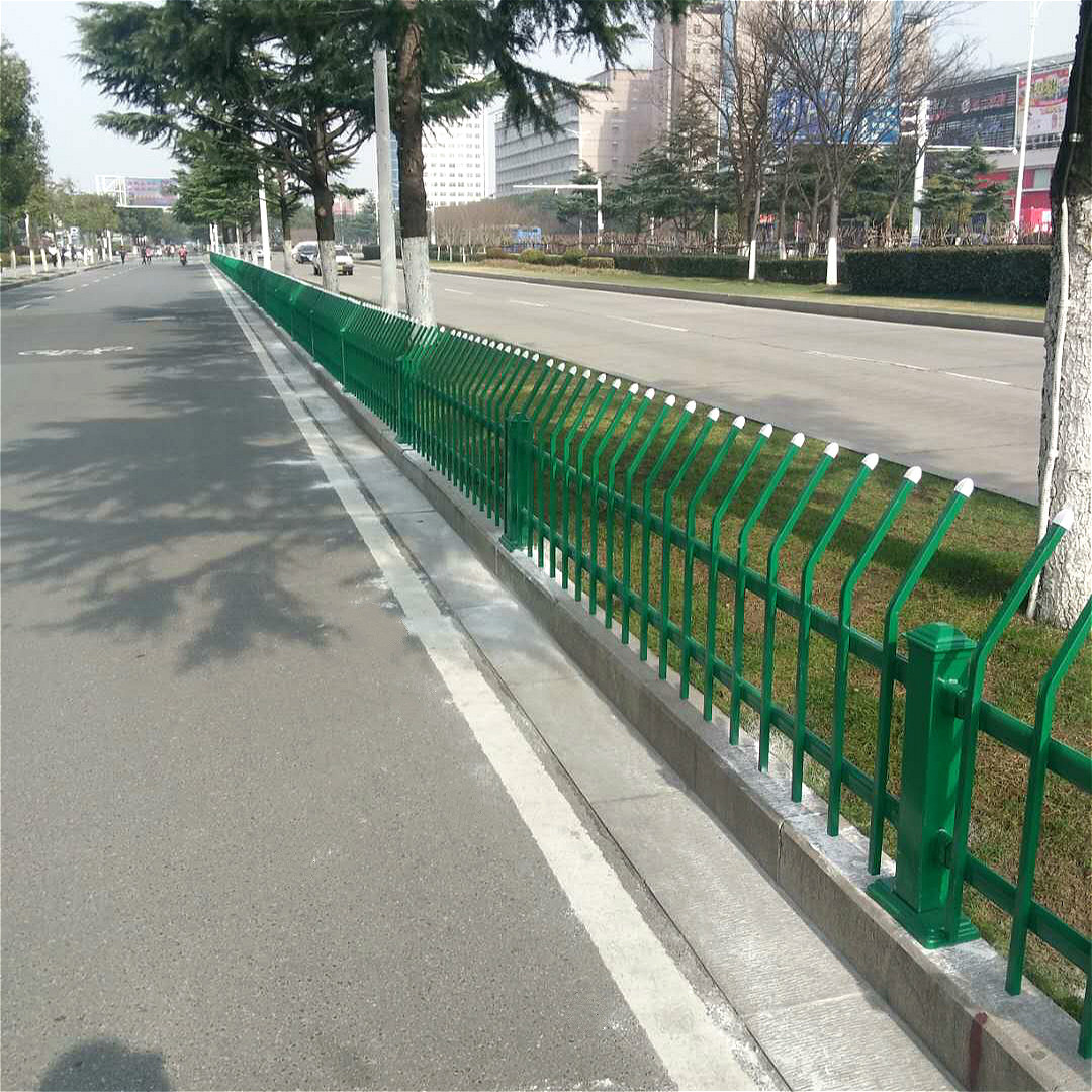 市政草坪护栏锌钢道路隔离栏绿化带围栏公园栏杆别墅小区花坛栅栏