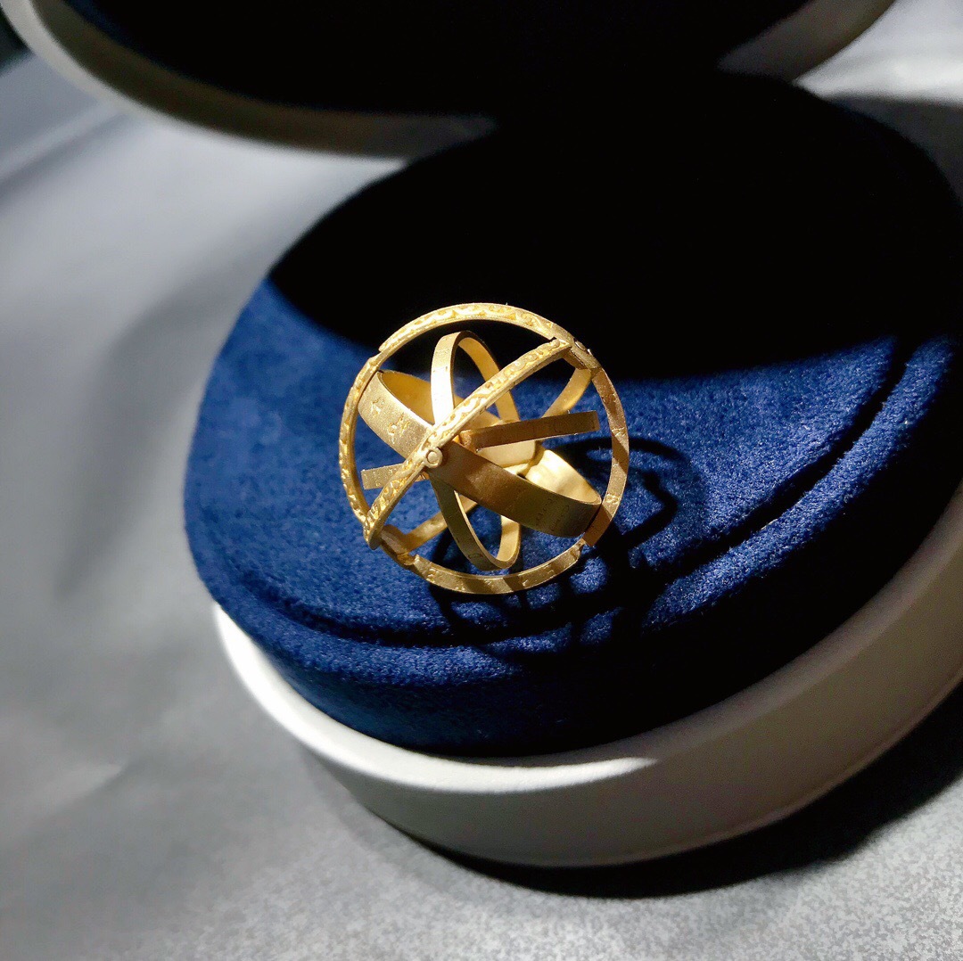 深圳水贝珠宝18k金复古天文球戒指情侣黄金星象仪戒指女抖音同款