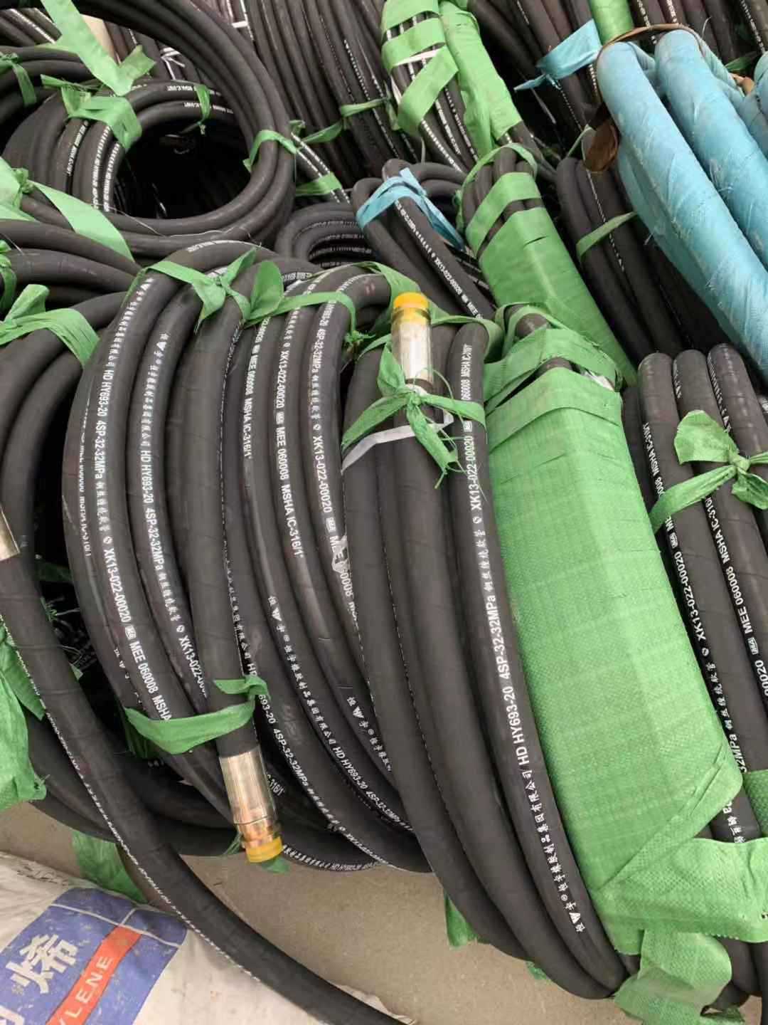 厂家加工生产四层高压胶管钢丝缠绕高压胶管大量批发