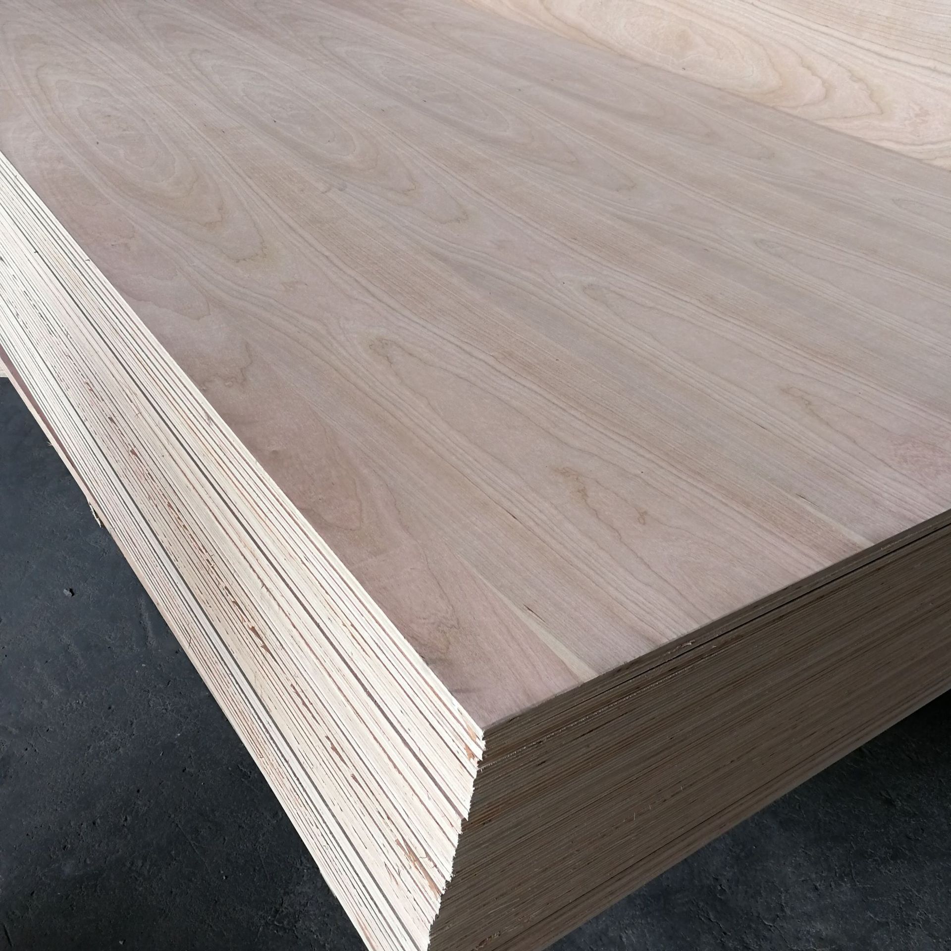 贴面多层板_贴面环保多层板贴樱桃木饰面板 高级护墙衣柜厂家直销