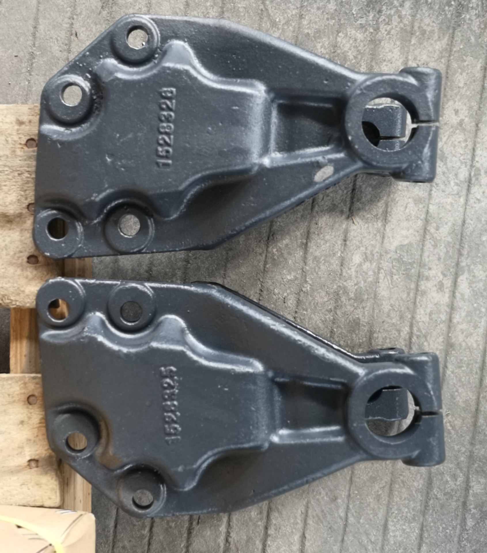 主营产品:传动轴支撑;悬架衬套;橡胶吊耳;平衡杆衬套;发动机支架