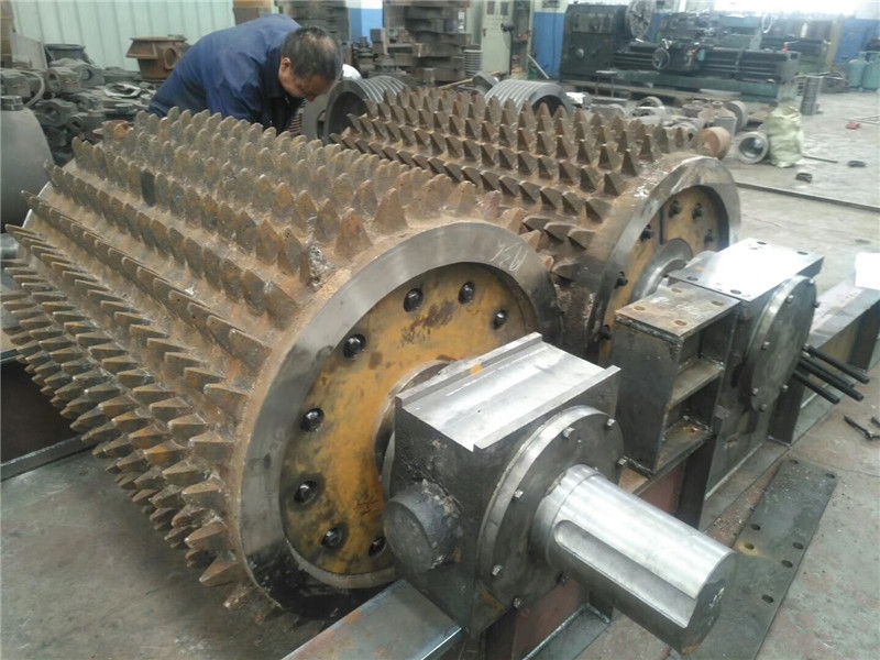 产地货源挤压式石头破碎机 双齿辊粉碎机 河卵石对辊破