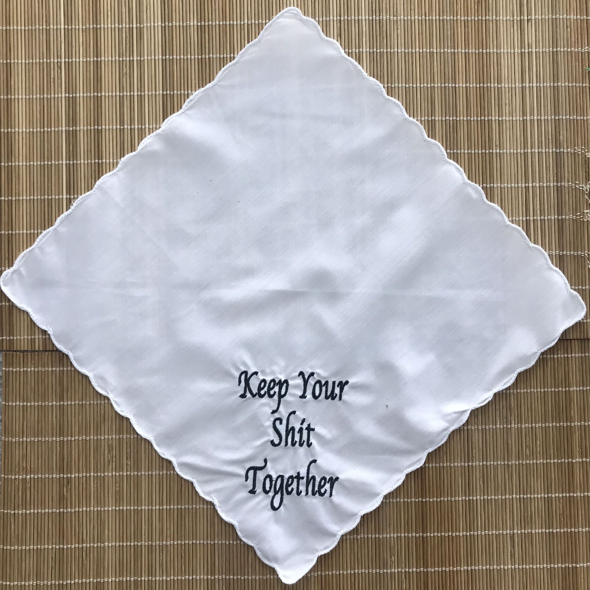 源头工厂定制白色简约清新小手帕,单色花边字母刺绣棉质女士方巾