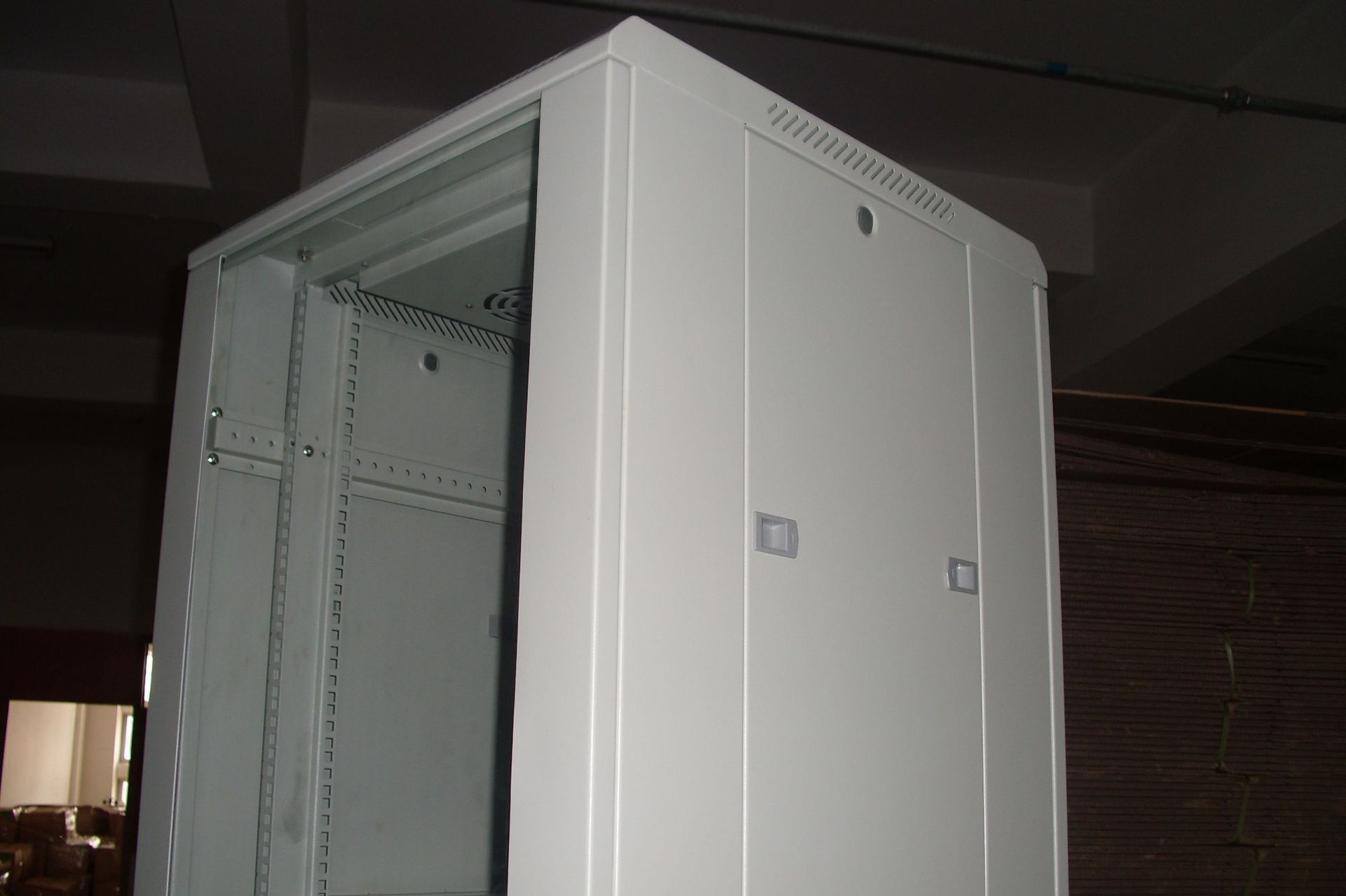 网络机柜标准42u600*600/600/800前玻璃门,后铁门 加厚