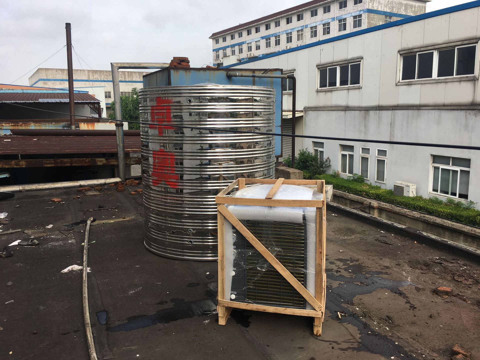盐城学校宿舍24匹空气能热水器完工 江苏卓奥