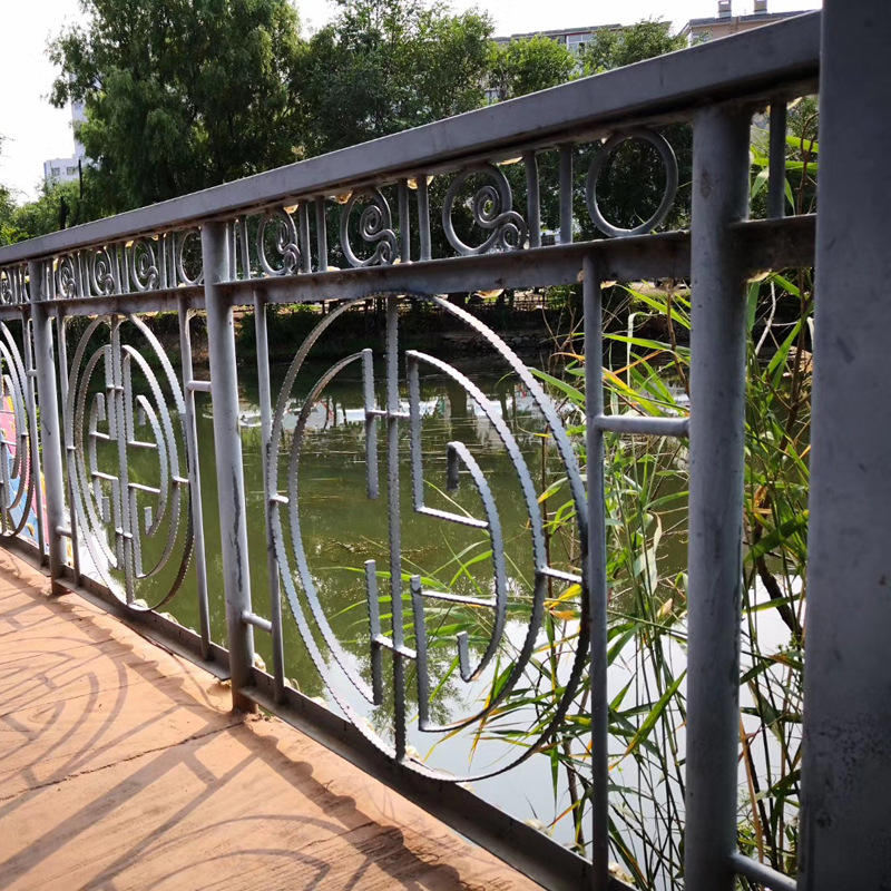 小区庭院铁艺护栏人工湖景观桥梁防护围栏喷塑焊接铁艺护栏批发